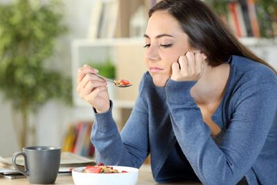 چه زمانی باید برای سیری زودرس به پزشک مراجعه کرد؟