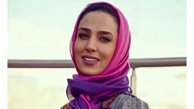 تیپ لاکچری سوگل طهماسبی با دسته گل و گوشی اخرین مدلش+تصویر
