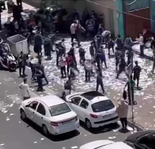 دانش‌آموزان یک مدرسه پسرانه پس از امتحان، کتاب‌های خود را این‌گونه پاره کردند/فیلم