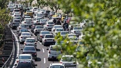 تردد پر حجم و سنگین در اکثر معابر و بزرگراه‌های پایتخت
