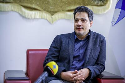 هدف دانشگاه آزاد تربیت نیروی انسانی با قابلیت جابجایی بین موضوعات مختلف و اتصال به بازار کار است