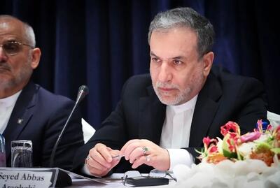 وزیر امور خارجه وارد پایتخت مصر شد