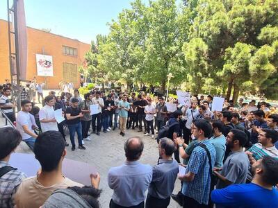 تجمع دانشجویان دانشگاه شریف در اعتراض به کیفیت غذا