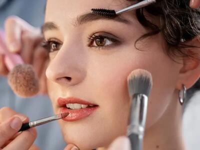 ۱۱ اشتباه رایج زیبایی که به‌راحتی چهره شما را خراب می‌کنند
