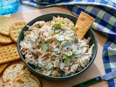 طرز تهیه سالاد مرغ کلاسیک به روش رستورانی