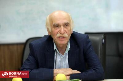 بازار  موسیقی امروز در اختیار فریادهاست نه نجواهای خردمندانه/ کسی از خواننده‌ها نمی‌پرسد چرا خارج می‌خوانند!