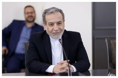 عکسی از عراقچی در کنار مزار شهید سی حسن نصرالله