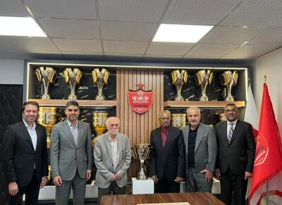 پیراهن شماره ۷۲ پرسپولیس به یک آفریقایی رسید - اکونیوز