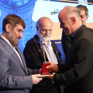 در نهمین اجلاس سراسری رضایتمندی مشتری با رویکرد اعطا نشان ملی اعتماد مشتریان؛ تندیس زرین همایش به بیمه دی رسید | اقتصاد24