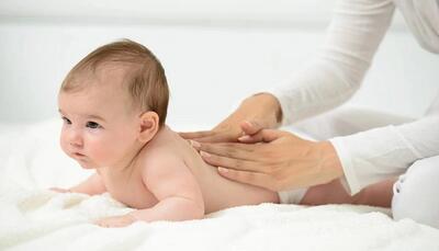 علت دیر گردن گرفتن نوزاد و راه حل های درمانی آن