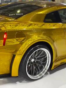 ببینید؛ رونمایی از اولین خودرو با روکش طلای ۲۴ عیار در شارجه امارات