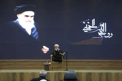 پناهیان: امام خمینی (ره) پیام‌آور انقلاب جهانی اسلام بود