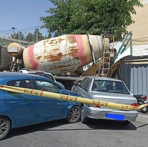 تصادف کامیون با چند خودرو در سعادت آباد تهران