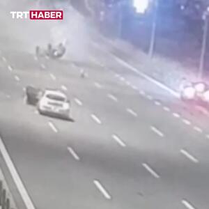 لحظه دلخراش بیرون پرتاب شدن یک کودک از داخل خودرو در جریان یک تصادف در بزرگراه