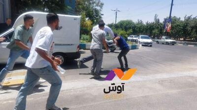 ببینید | درگیری موافق و مخالفان احسان حدادی مقابل وزارت ورزش و جوانان - مردم سالاری آنلاین