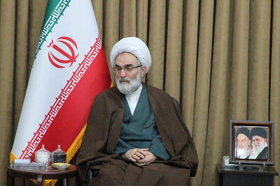 پاسداری از آرمان های شهدا وظیفه همگانی است