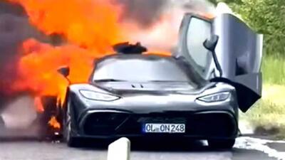 یکی از 275 دستگاه مرسدس AMG One در آتش سوخت | مجله پدال