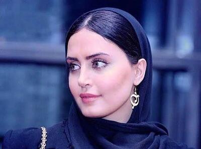 عکسی از الناز شاکردوست با خط چشم گربه ای و تم صورتی - سبک ایده آل