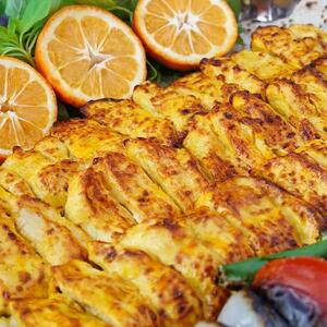 طرز تهیه جوجه‌کباب به سبک کباب برگ؛ خوشمزه، نرم و مغزپخت! 🍢 - سبک ایده آل