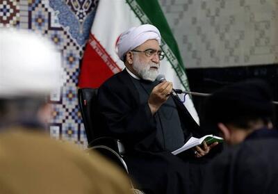 36 سال زعامت رهبر انقلاب استمرار راه امام خمینی(ره) است - تسنیم