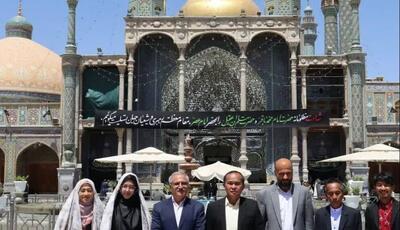 جمعی از مسوولان فرهنگی تایلند در حرم بانوی کرامت حضور یافتند