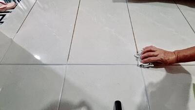 دوغاب کردن سرامیک / نحوه تمیز کردن دوغاب های سیاه کاشی و سرامیک