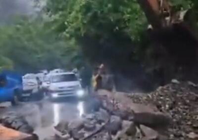 ببینید/ جادهٔ اسالم به الماس در اردبیل زیر آب رفت