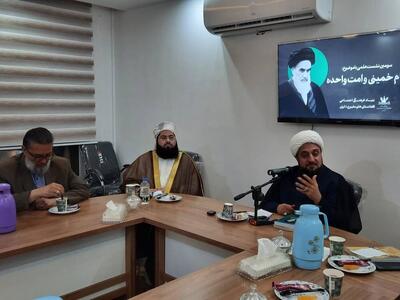 امام خمینی (ره) به تئوری رهبری امت اسلامی جامه عمل پوشاند