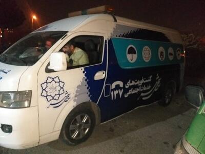 واکنش شهرداری تهران به کشیده شدن یک زن روی زمین توسط گشت فوریت‌های اجتماعی/ عکس