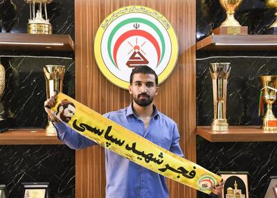 مدافع کلیدی فجر تمدید کرد - پارس فوتبال