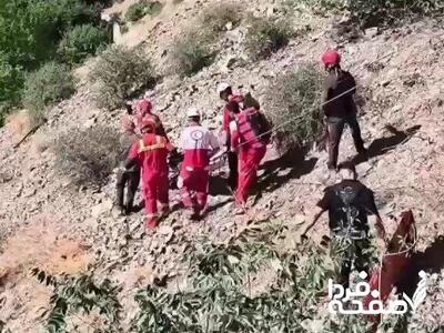 نجات جان زن باردار سقوط کرده از ارتفاع ۱۵۰ متری در کن