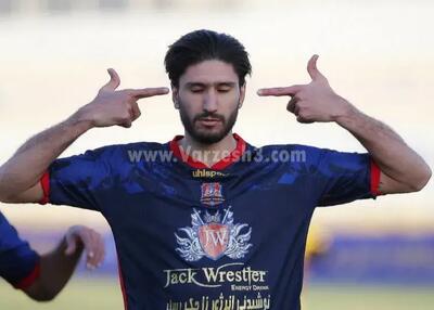 مدافع سابق استقلال به ذوب آهن پیوست