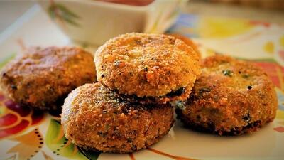 طرز تهیه کوکو لوبیا سفید و سیب زمینی پخته