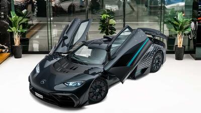 یکی از 275 دستگاه مرسدس AMG One در آتش سوخت
