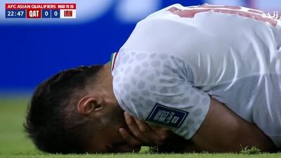 ضربه عجیب معز علی به صورت عارف آقاسی؛ داور فقط کارت زرد داد!