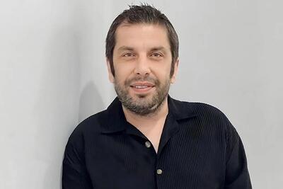 عباس جمشیدی فر به سوگ پدرش نشست