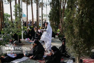 مراسم دعای عرفه در گلستان شهدا - اصفهان