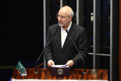 قالیباف: آمریکا در تلاش است حق طبیعی ایران برای غنی‌سازی را انکار کند