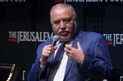 لیبرمن: «اسرائیل به دستور نتانیاهو، باندهای جنایتکار را در غزه مسلح می‌کند» | شفقنا