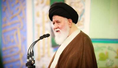 امام جمعه مشهد: گره خوردن ایمان مردم و رهبری عامل حفظ انقلاب است