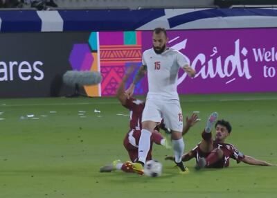 خطای وحشتناک بازیکن قطر روی چشمی: فقط اخطار! - پارس فوتبال