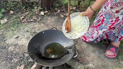 آموزش پخت غذای سنتی شمالی با مرغ و انار به سبک مازندرانی‌ ها + فیلم