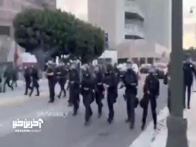 درگیری پلیس ضدشورش با معترضان به بازداشت مهاجران در لس‌آنجلس