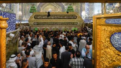 حضور زائران در حرم امیرالمومنین در اولین روز از دهه امامت