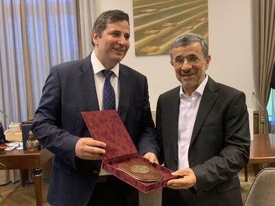 روزنامه جوان: احمدی‌نژاد دکترای افتخاری را از همان دانشگاهی گرفت که به نتانیاهو مدرک داد