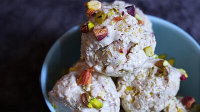 طرز تهیه بستنی رژیمی کم کالری بدون شکر / دسر خوشمزه تابستونی سالم