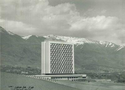 عکس/ نمایی بی نظیر از هتل هیلتون تهران ۶۴ سال پیش با دورنمای دماوند | اقتصاد24