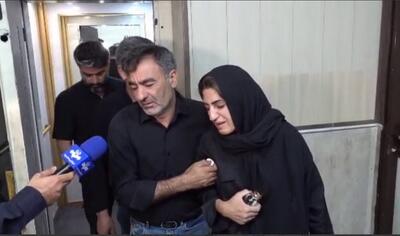 ویدیو؛ حضور خانواده مرحومه الهه حسین‌نژاد در پلیس آگاهی؛ درخواست پدر مقتول از پلیس