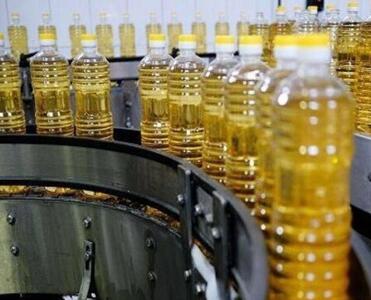 ۳۰۰ تن روغن در انبارهای استان بوشهر تخلیه شد
