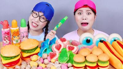 چالش غذا خوری دونا انگلیش _ چالش غذایی جدید _ مسابقه ژله ای آبنبات _ چالش خوراکی